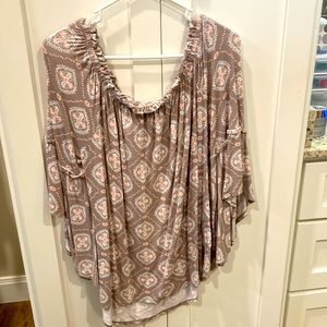 🌹2/$10 Tan, pink and cream colored Bohemian top